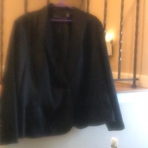 Context woman black satin blazer